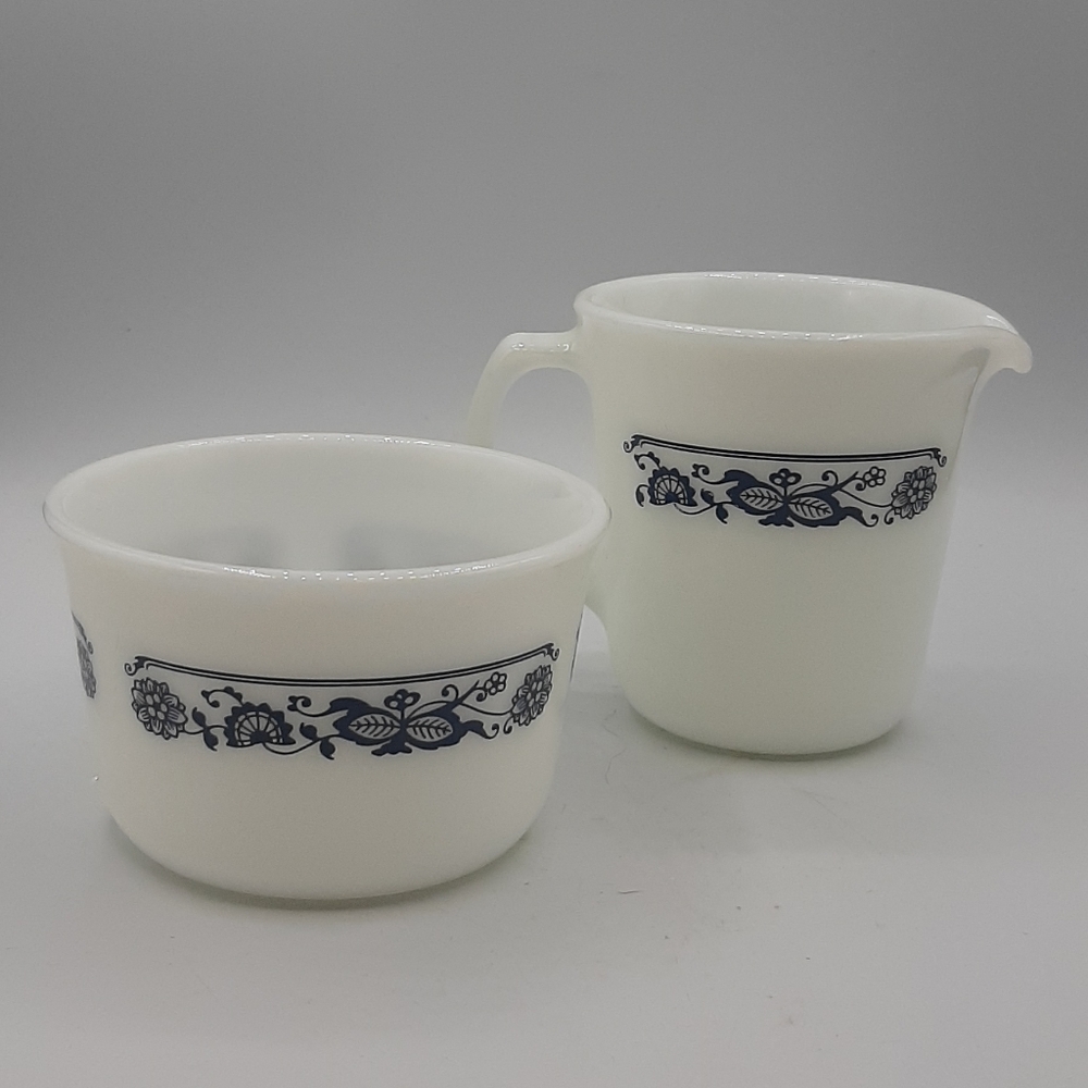Vintage Pyrex Corning Corelle Old Town Blue Onion Creamer & Open Sugar Bowl